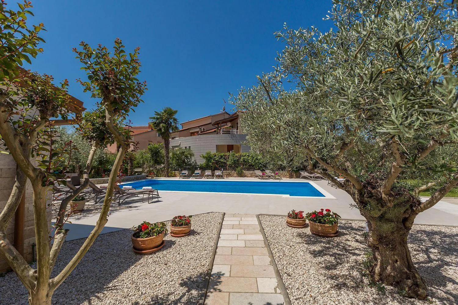 Bezauberndes Apartment Mit Grossem Pool, Privatem Balkon, Bbq, Nur 800 Meter Zum Strand Poreč
