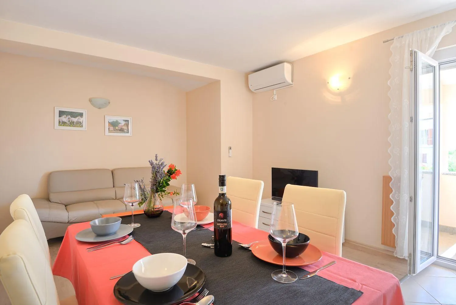 Bezauberndes Apartment Mit Grossem Pool, Privatem Balkon, Bbq, Nur 800 Meter Zum Strand Poreč