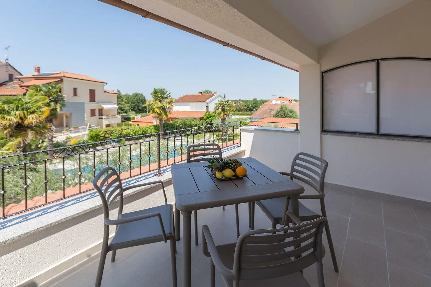 Bezauberndes Apartment Mit Grossem Pool, Privatem Balkon, Bbq, Nur 800 Meter Zum Strand Poreč