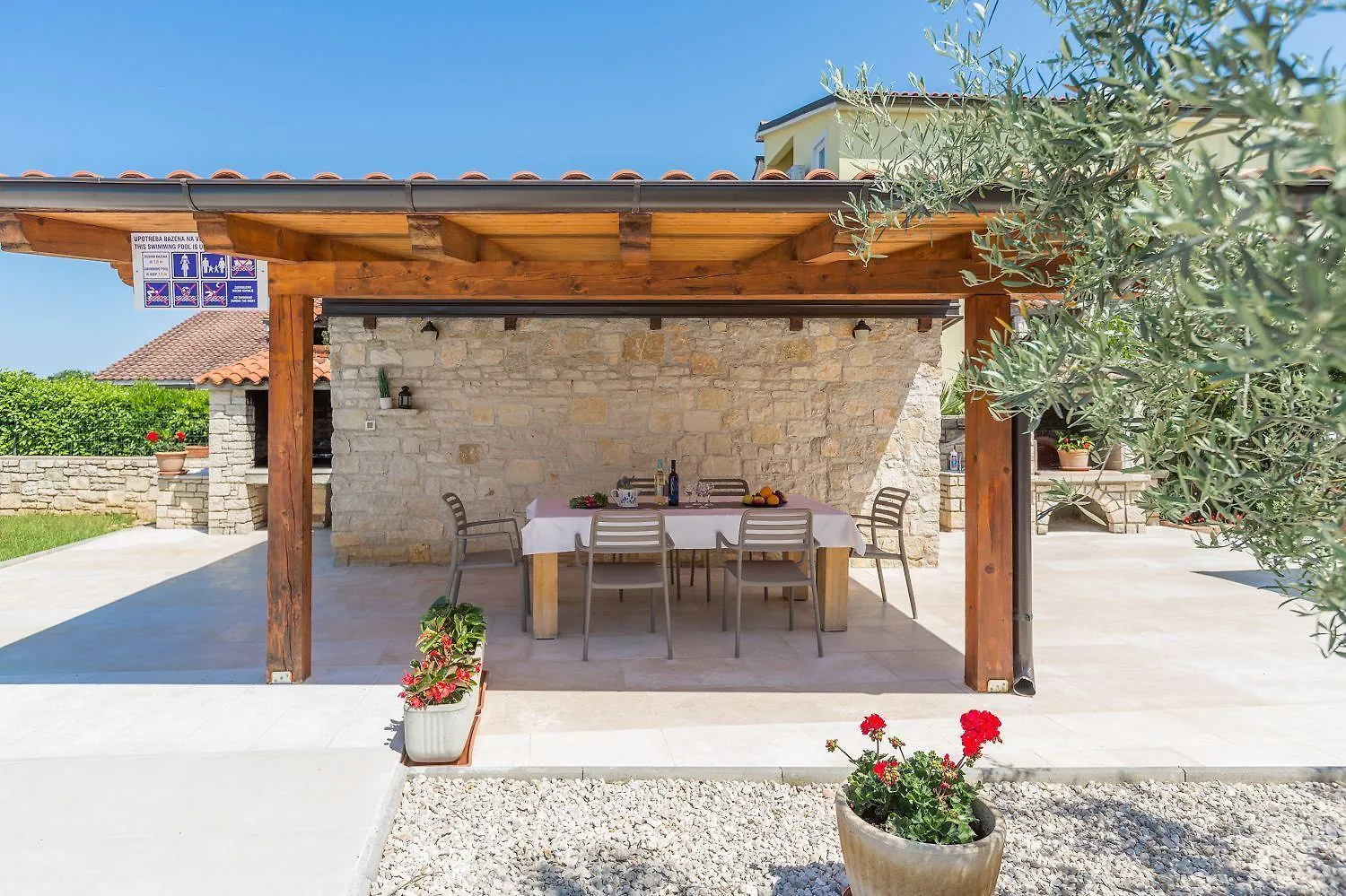 Bezauberndes Apartment Mit Grossem Pool, Privatem Balkon, Bbq, Nur 800 Meter Zum Strand Poreč