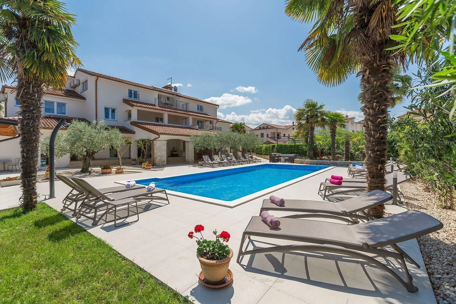 Bezauberndes Apartment Mit Grossem Pool, Privatem Balkon, Bbq, Nur 800 Meter Zum Strand Porec 0*,
