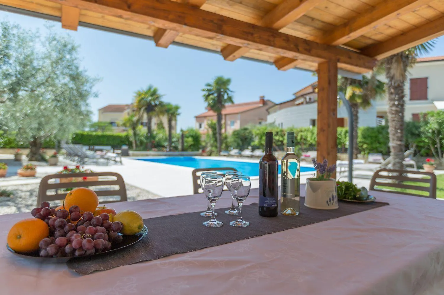 Bezauberndes Apartment Mit Grossem Pool, Privatem Balkon, Bbq, Nur 800 Meter Zum Strand Porec