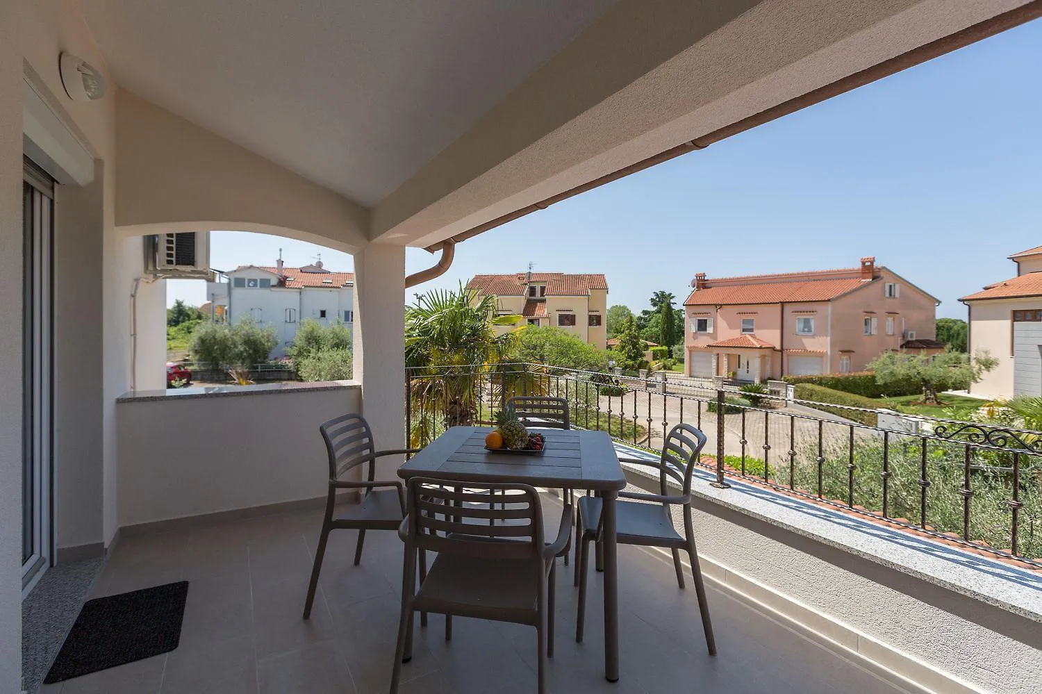 Bezauberndes Apartment Mit Grossem Pool, Privatem Balkon, Bbq, Nur 800 Meter Zum Strand Porec 0*,  Croatia