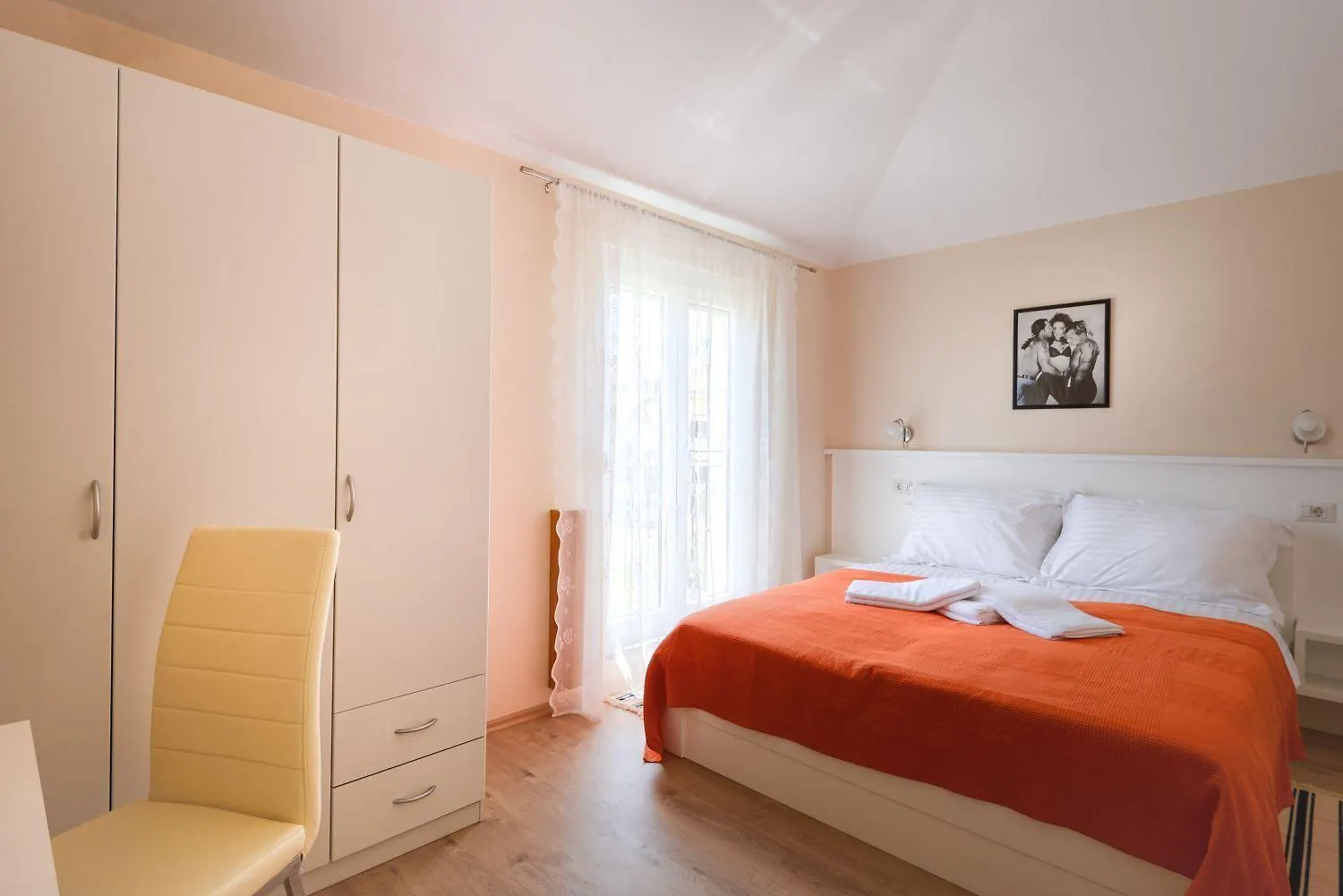 Bezauberndes Apartment Mit Grossem Pool, Privatem Balkon, Bbq, Nur 800 Meter Zum Strand Porec