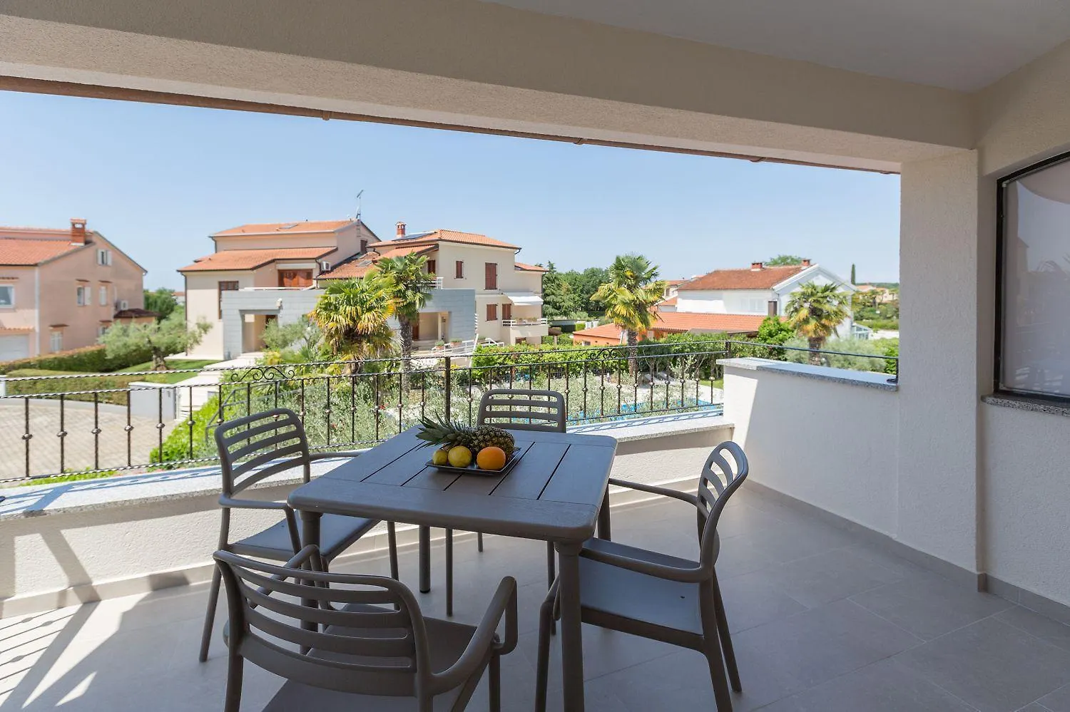 Bezauberndes Apartment Mit Grossem Pool, Privatem Balkon, Bbq, Nur 800 Meter Zum Strand Porec