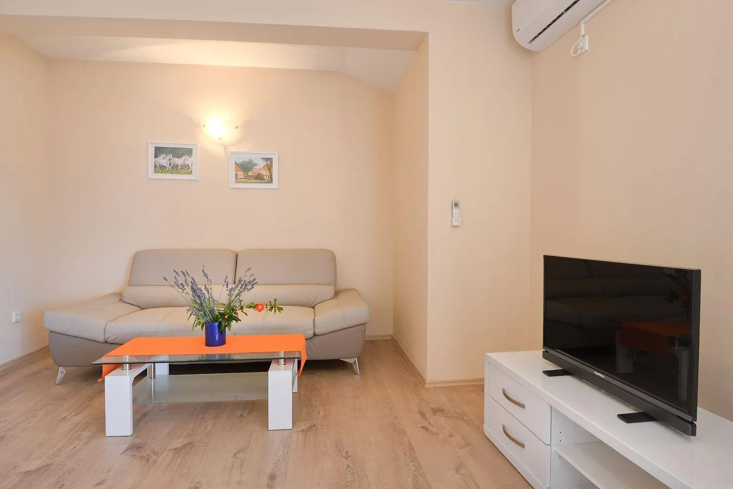 Bezauberndes Apartment Mit Grossem Pool, Privatem Balkon, Bbq, Nur 800 Meter Zum Strand Porec 0*,  Croatia