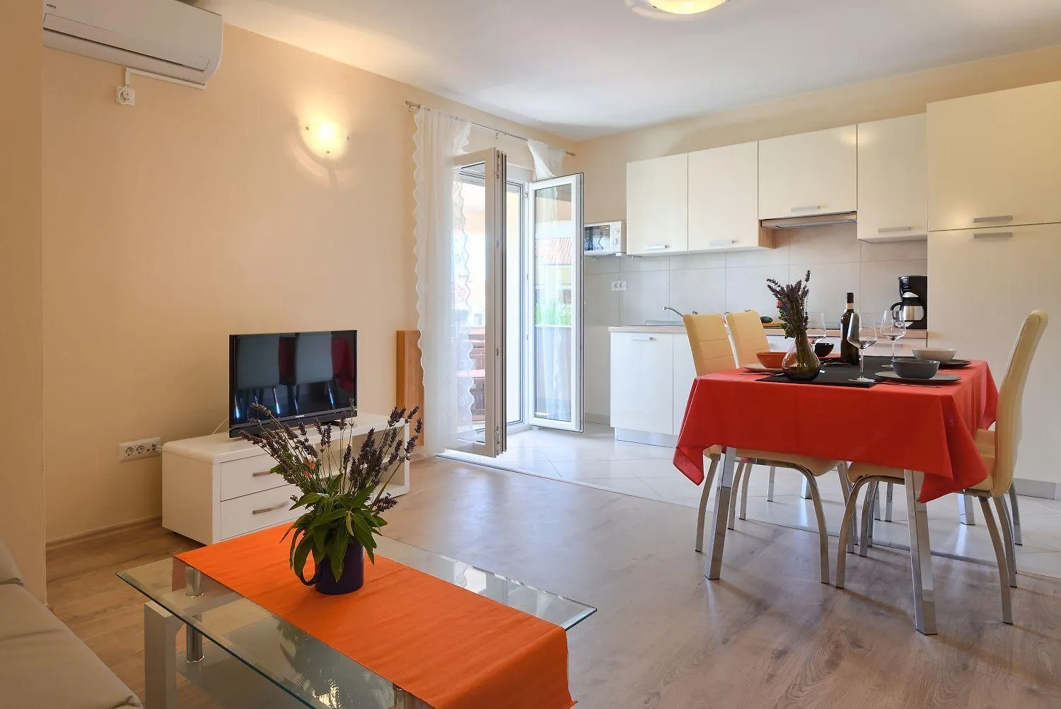 Bezauberndes Apartment Mit Grossem Pool, Privatem Balkon, Bbq, Nur 800 Meter Zum Strand Porec Croatia