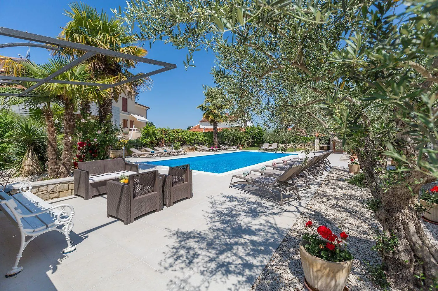 Bezauberndes Apartment Mit Grossem Pool, Privatem Balkon, Bbq, Nur 800 Meter Zum Strand Porec