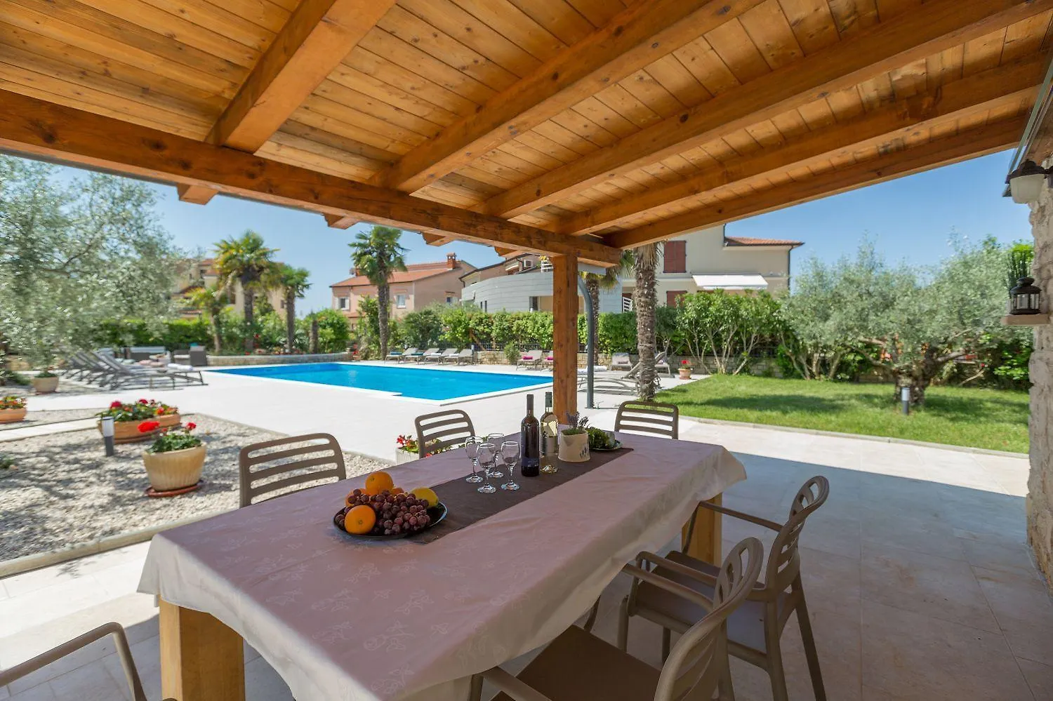 Bezauberndes Apartment Mit Grossem Pool, Privatem Balkon, Bbq, Nur 800 Meter Zum Strand Porec Croatia