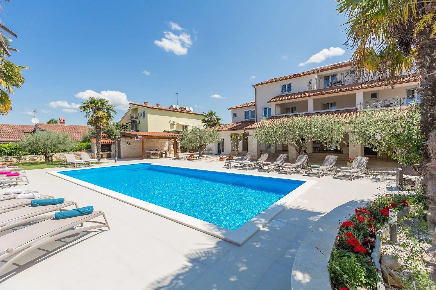 Bezauberndes Apartment Mit Grossem Pool, Privatem Balkon, Bbq, Nur 800 Meter Zum Strand Porec 0*,  Croatia